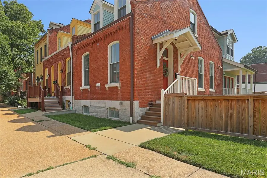 2704 Mcnair, Saint Louis, MO 63118 - #2