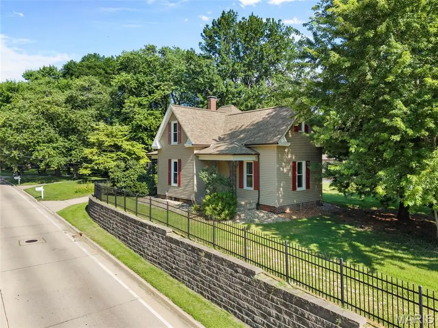 683 Glen Crossing Road, Glen Carbon, IL 62034 - #2