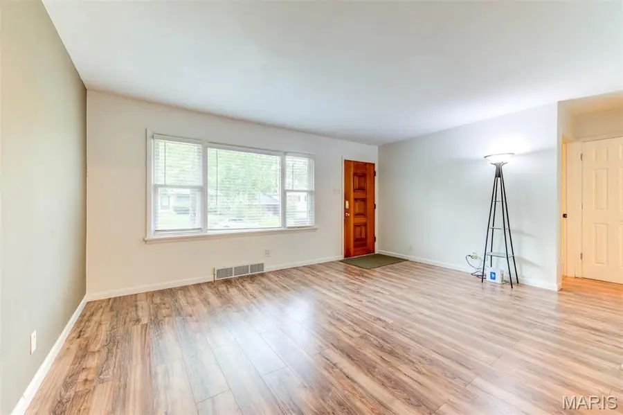 8812 Mcnulty Drive, Saint Louis, MO 63114 - #2