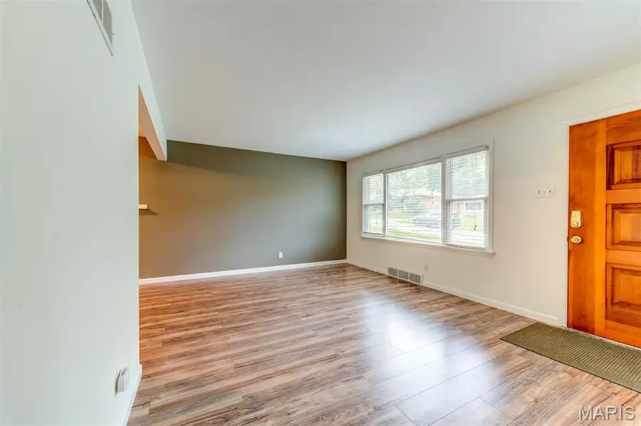 8812 Mcnulty Drive, Saint Louis, MO 63114 - #3
