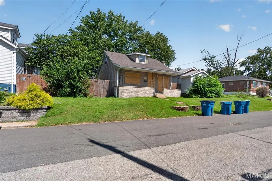 409 W Holden Avenue, Saint Louis, MO 63125 - #2