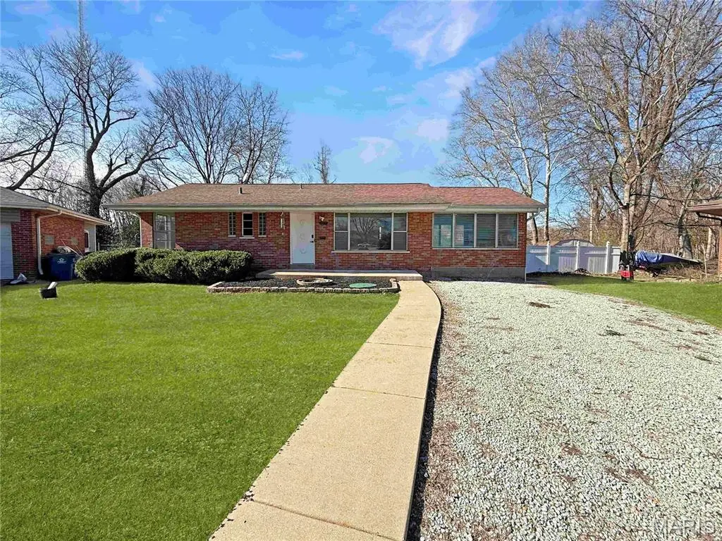 3755 Park Crest Drive, Saint Louis, MO 63125 - #1