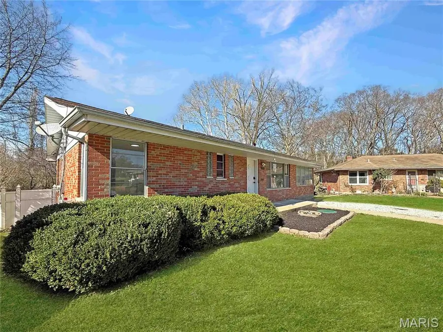 3755 Park Crest Drive, Saint Louis, MO 63125 - #2