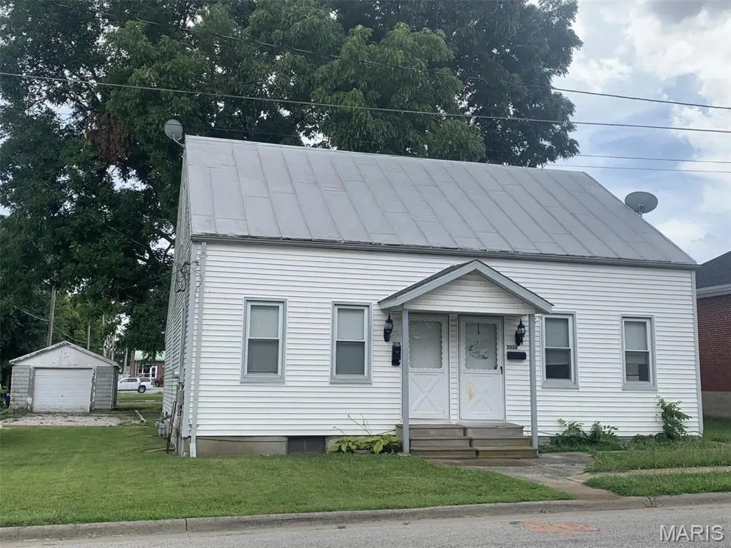 202 E 1st Street, Waterloo, IL 62298 - #1