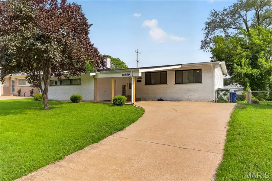 10809 Ridgecrest Drive, Saint Ann, MO 63074 - #2