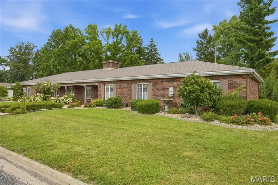 1071 Randolph Street, Carlyle, IL 62231 - #2