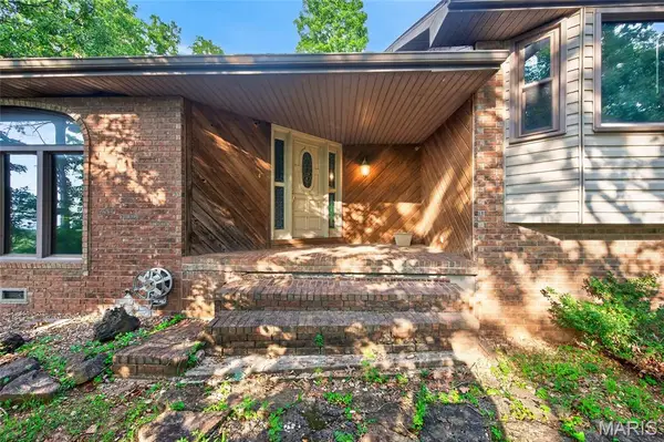 468 White Clover Road, Strafford, MO 65757