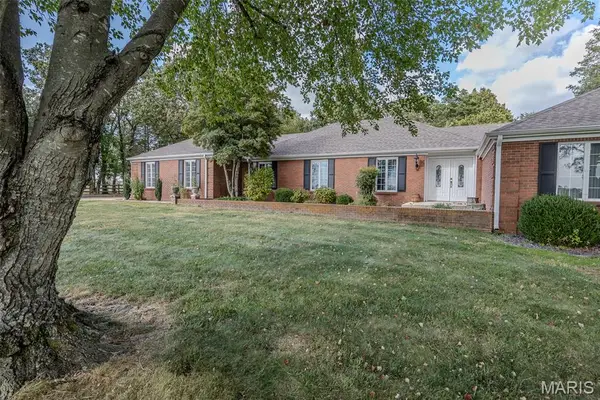 21355 Ember Road, Lebanon, MO 65536