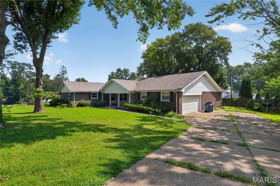 550 Monceau Drive, Ferguson, MO 63135 - #2