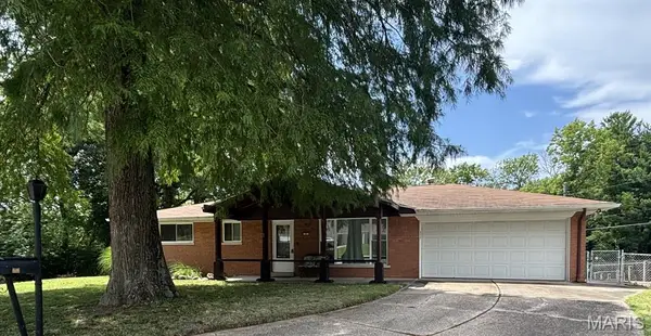 25 Willowbrook Drive, Belleville, IL 62226