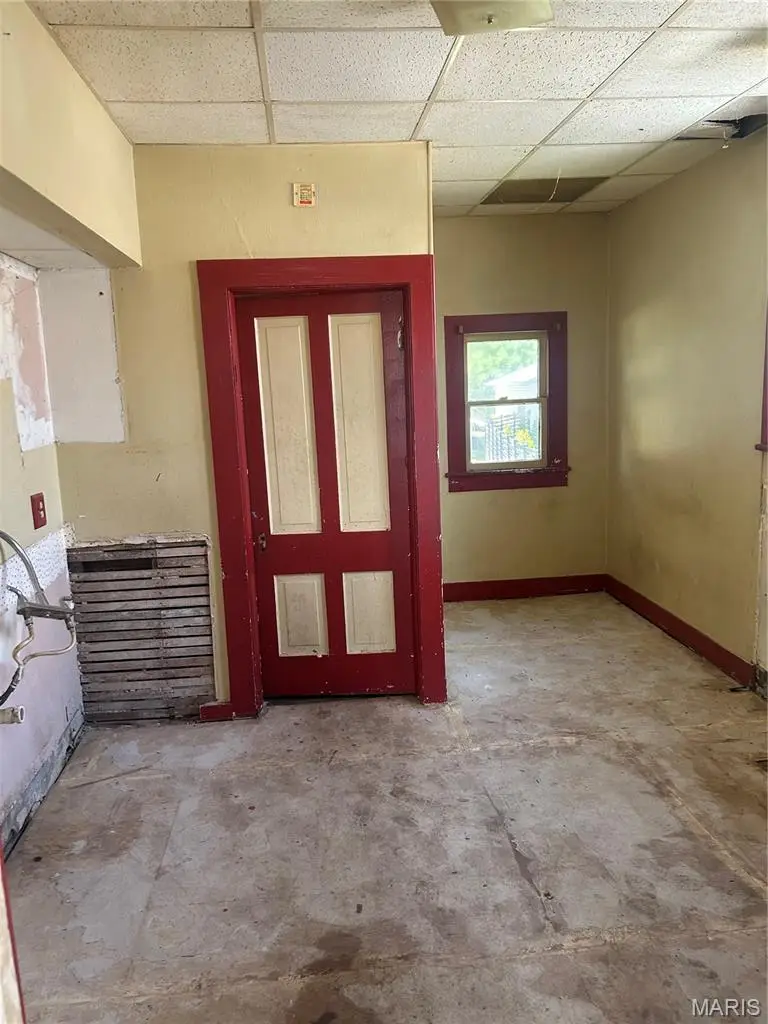 205 N 4th St., Vandalia, IL 62471 - #3