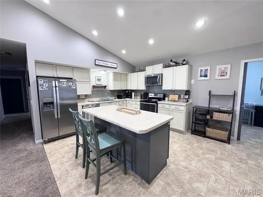 17 S 14th Street, Bowling Green, MO 63334 - #2