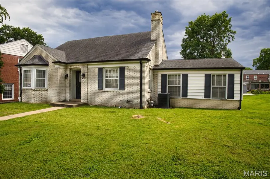 9402 Pine Avenue, Brentwood, MO 63144 - #3
