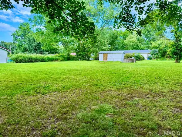 320 Quaker Avenue, Houston, MO 65483