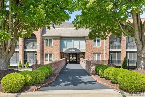 14300 Conway Meadows Court #202, Chesterfield, MO 63017