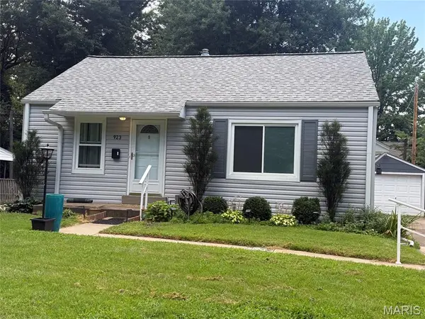 923 Tompkins Street, St Charles, MO 63301