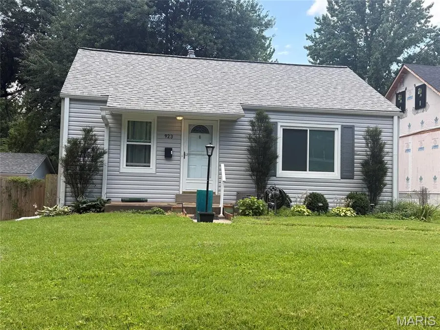 923 Tompkins Street, Saint Charles, MO 63301 - #2