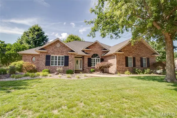 1400 White Oak Trail, Godfrey, IL 62035