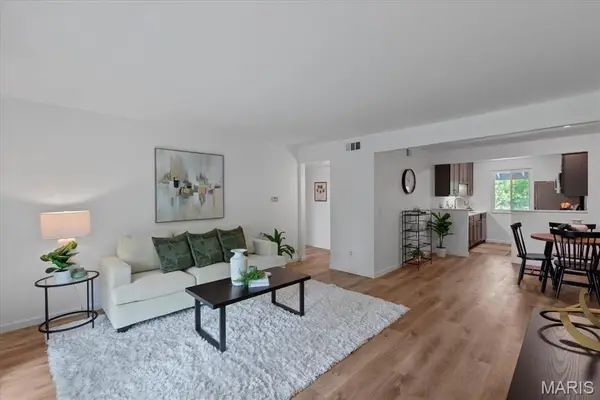 1733 Gascony Parc Drive #1733, Lake St Louis, MO 63367