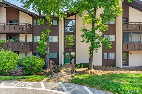 1380 Heritage Landing #202, St Charles, MO 63303