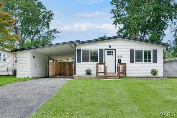 11209 Saint Shawn Lane, St Ann, MO 63074