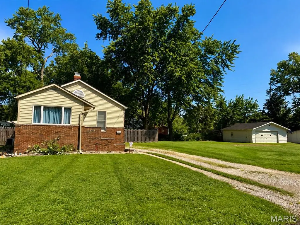 411 E Chestnut, Gillespie, IL 62033 - #1