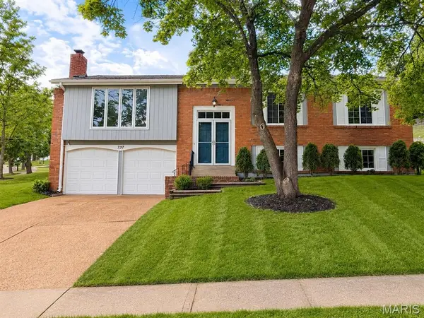 737 Country Heights Court, Manchester, MO 63021