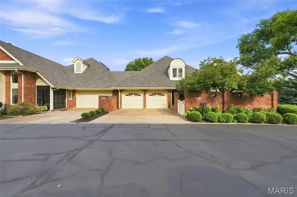 2252 Croydon Walk, St Louis, MO 63131