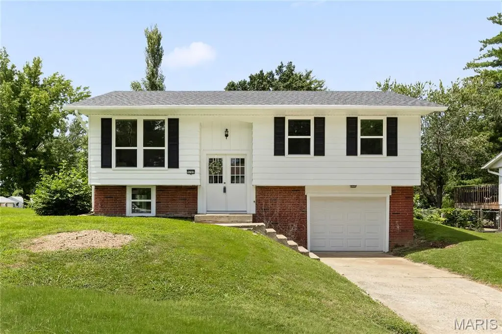 5702 Sir Galahad Lane, Godfrey, IL 62035 - #1
