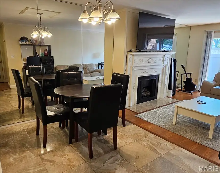 950 E. Rue De La Banque, Creve Coeur, MO 63141 - #3