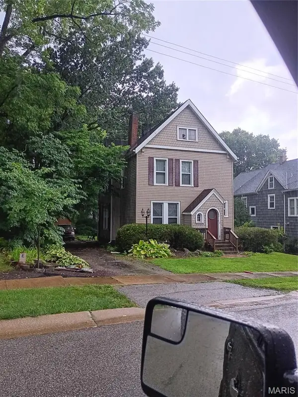 109 N Old Orchard Avenue, Webster Groves, MO 63119