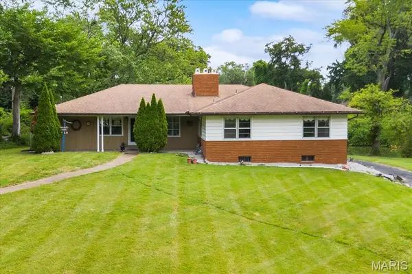 1 Debby Lane, Belleville, IL 62223
