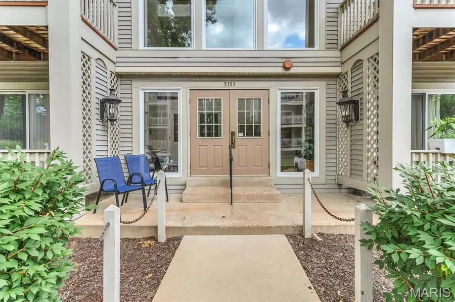 5353 N Kenrick Parke Drive #205, Saint Louis, MO 63119 - #3