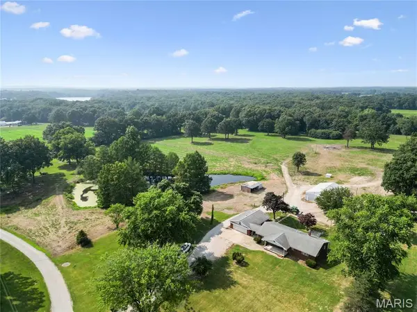 11 Lakecrest Lane, Hillsboro, IL 62049