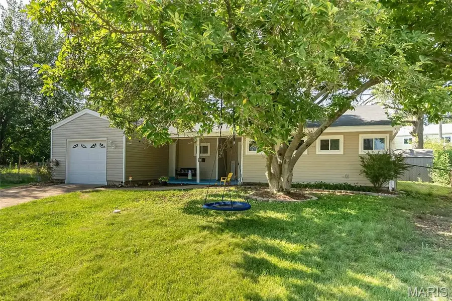 7104 Fernbrook Drive, Saint Louis, MO 63123 - #2