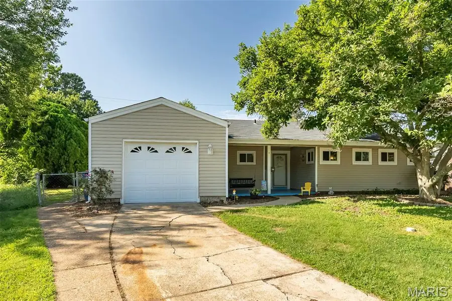 7104 Fernbrook Drive, Saint Louis, MO 63123 - #3