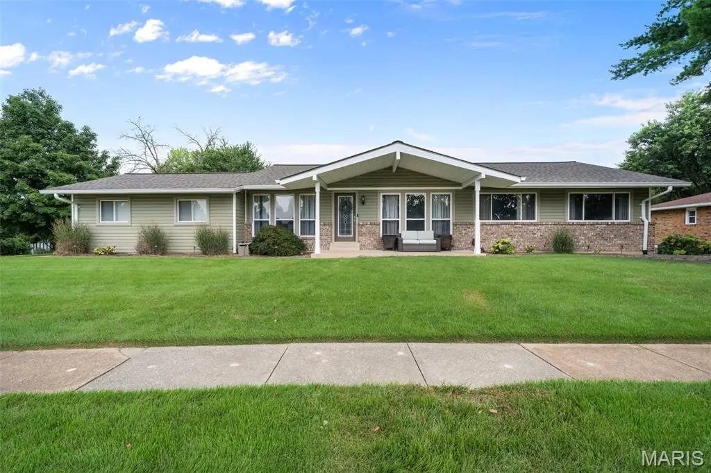 819 Big Bend Woods Drive, Ballwin, MO 63021 - #1
