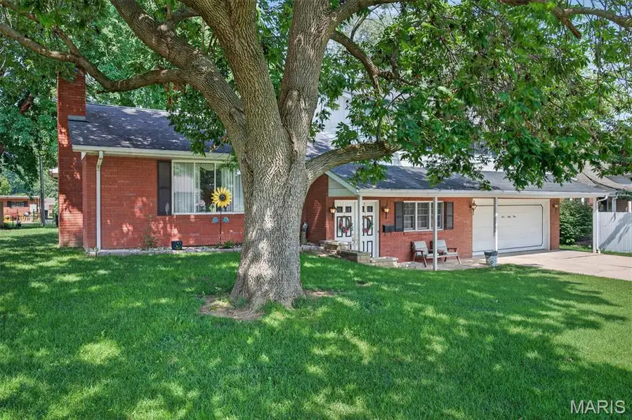 461 S Grand Street, Nashville, IL 62263 - #2