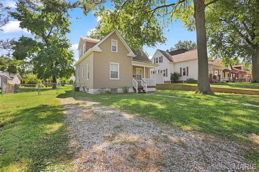 320 S Kansas Street, Edwardsville, IL 62025 - #2
