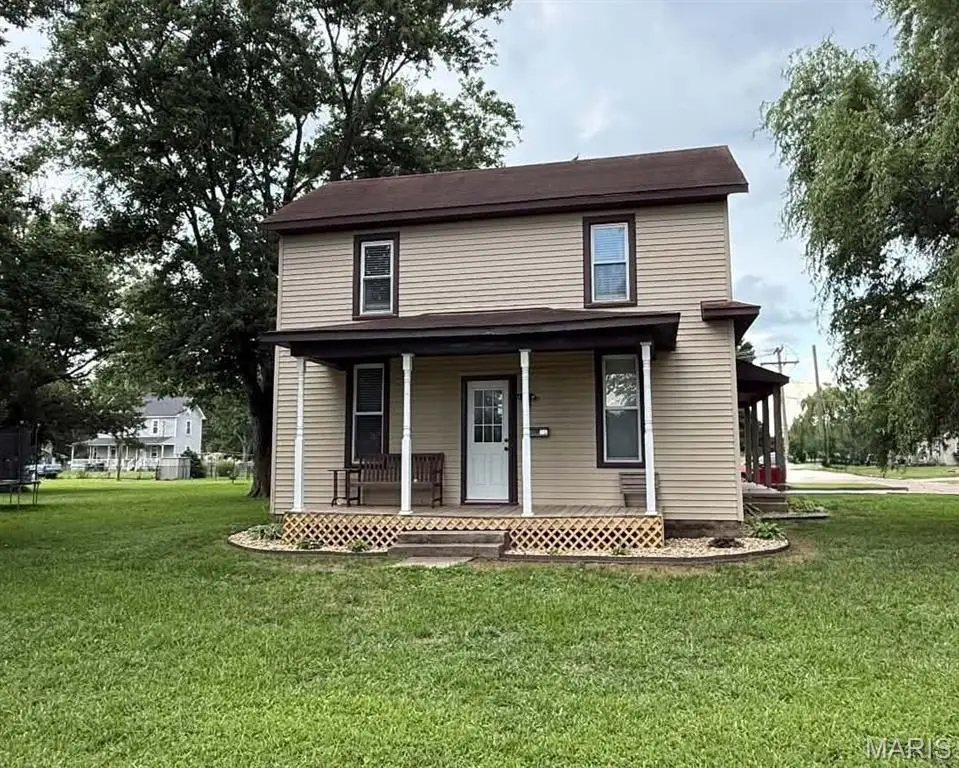 808 W Madison, Altamont, IL 62411 - #1