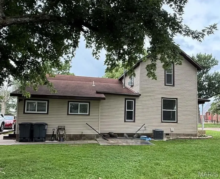 808 W Madison, Altamont, IL 62411 - #3