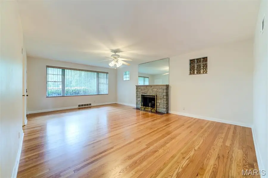 7425 Raleigh Drive, Saint Louis, MO 63123 - #2