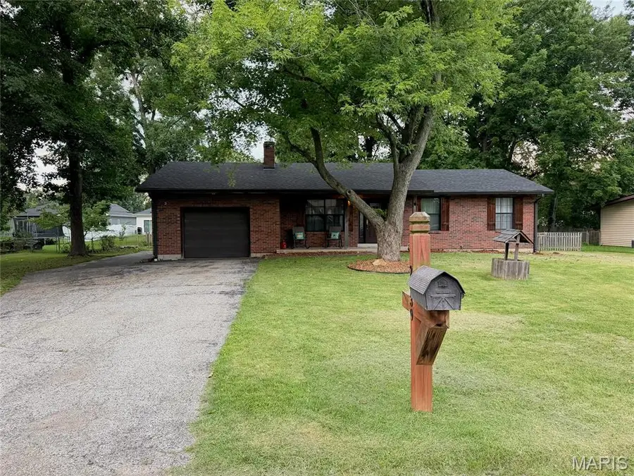 2939 Broadview Avenue, Maryland Heights, MO 63043 - #2