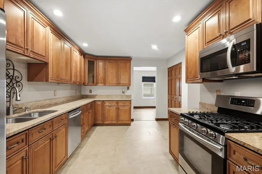 13112 Royal Pines Drive, Maryland Heights, MO 63146 - #2