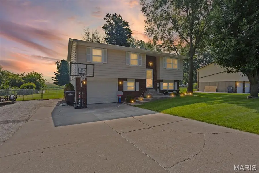 23296 Glenda Avenue, Jerseyville, IL 62052 - #2