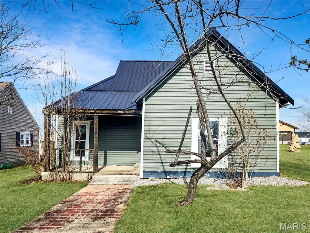 407 E Salling Street, Perry, MO 63462 - #1