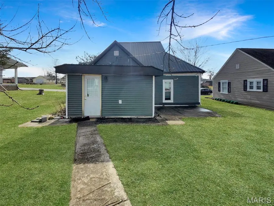 407 E Salling Street, Perry, MO 63462 - #3