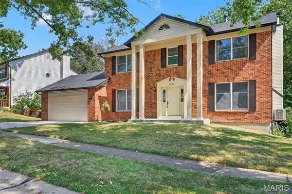 2851 Spring Water Drive, St Louis, MO 63129