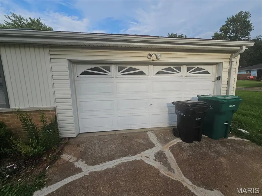 5500 Donbar Drive, Saint Louis, MO 63121 - #2
