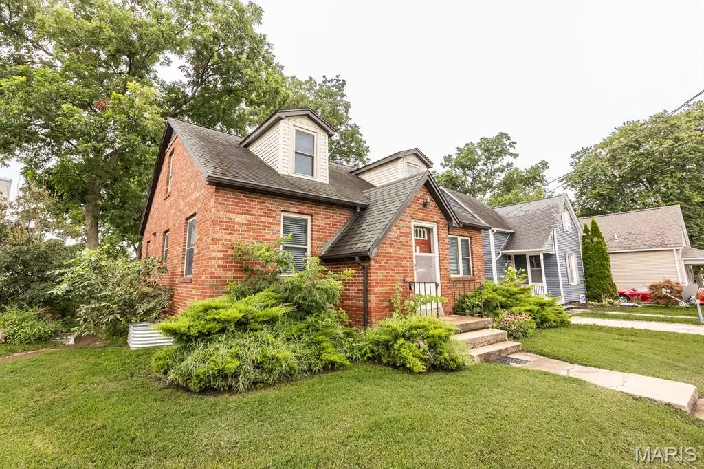 618 E Main Street E, Mascoutah, IL 62258 - #1